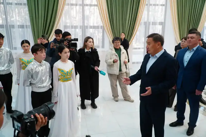 Жители Урумкая в восторге от открытия обновленного Дома культуры Астане