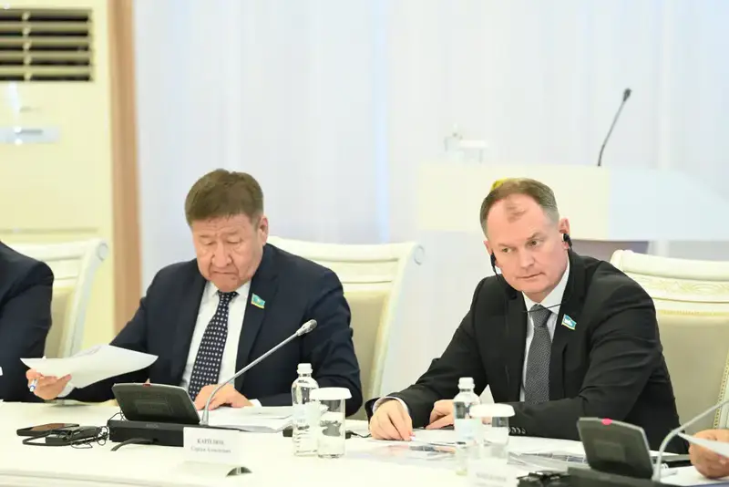 На выездном заседании обсуждены требования обновленного законодательства (8)