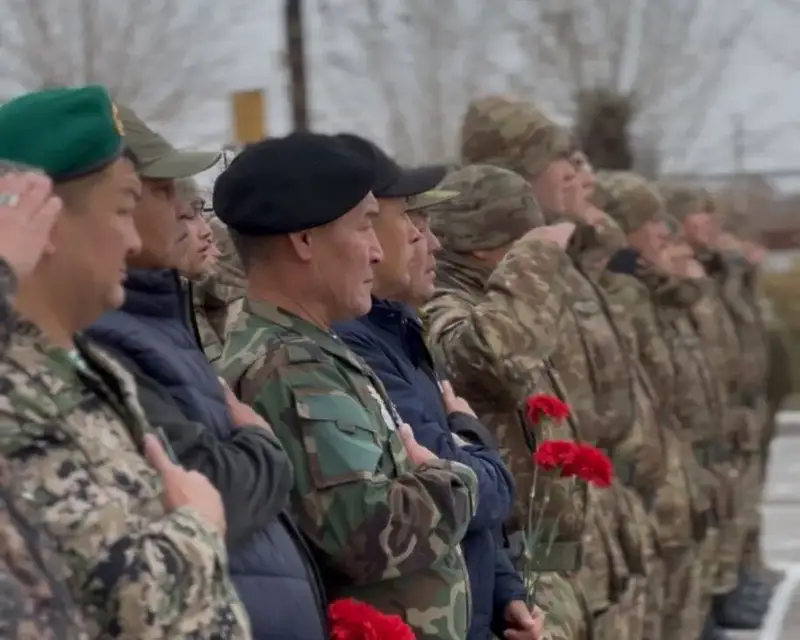 В Атбасаре открыт мемориал, посвящённый 17 воинам, погибшим на таджико-афганской границе (3)