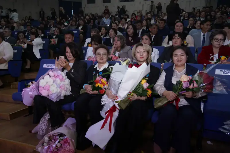 В канун Дня Республики работники сферы образования были удостоены государственных наград (7)