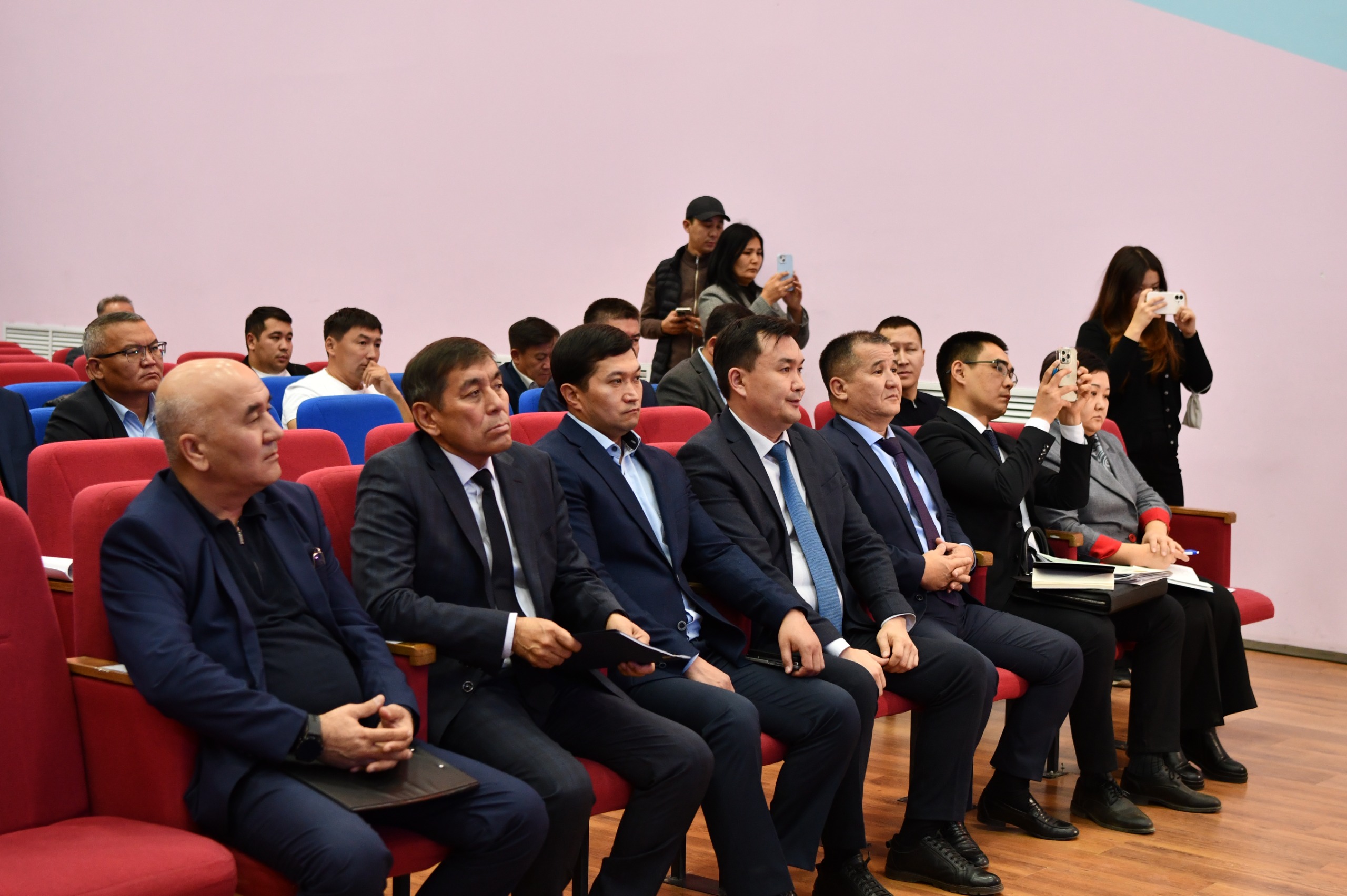 Амангалий Бердалин провёл встречу с населением и сельхозпроизводителями Актюбинской области (2)