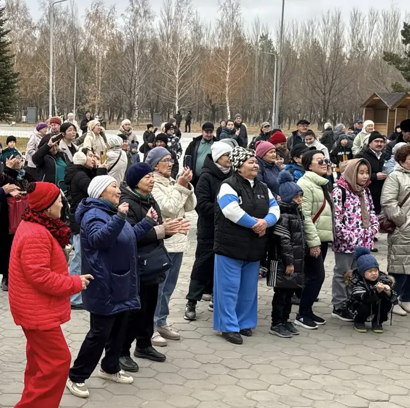 В столичном парке «Жеруйык» широко отметили День Республики (2)