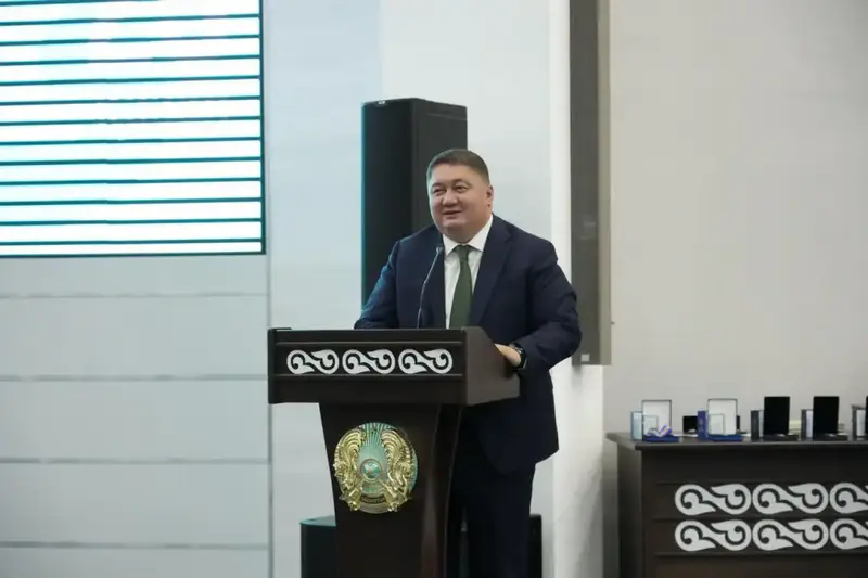 Ко Дню Республики в Министерстве транспорта состоялось торжественное мероприятие (4)