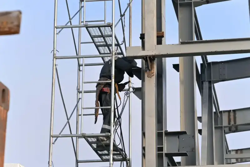 Аким области ознакомился со строительством физкультурно-оздоровительного комплекса в Семее (5)