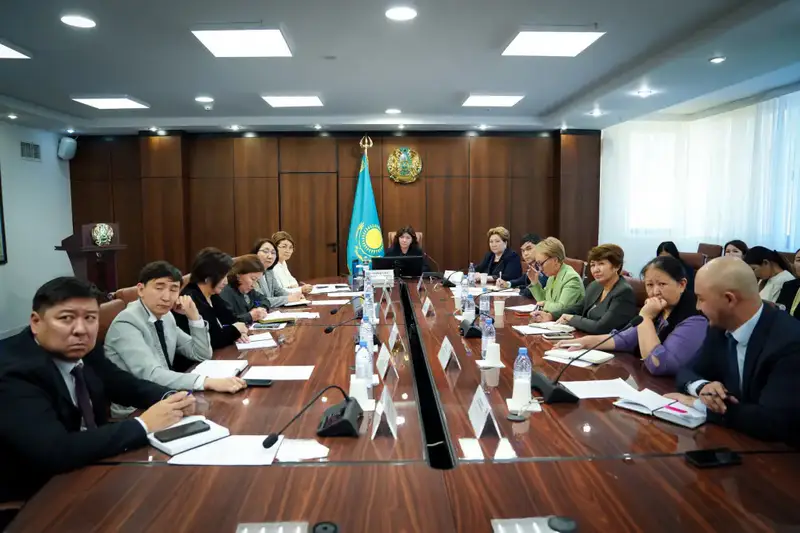 Министр просвещения выразила готовность к открытому диалогу с представителями гражданского общества (5)