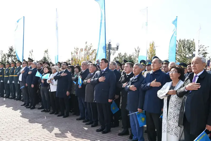 Церемония поднятия Государственного Флага в Кызылорде ко Дню Республики и 35-летию Декларации о суверенитете Казахстана Астане