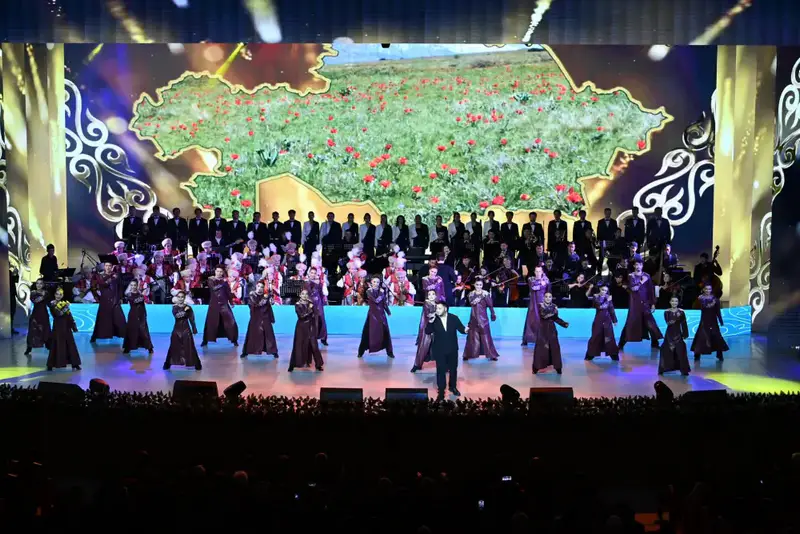 Вручены государственные награды ко Дню Республики (2)