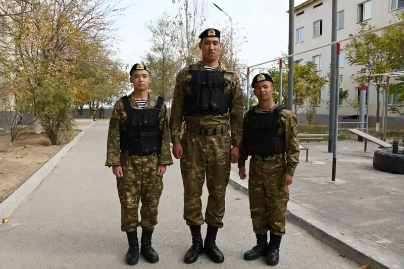 Самый высокий солдат служит в морской пехоте Казахстана (2)