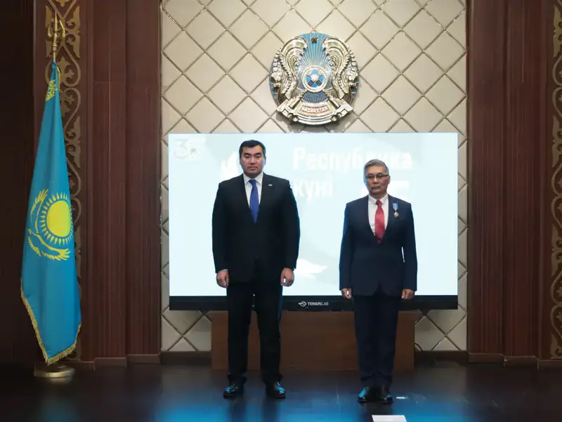 20 спасателей МЧС награждены государственными наградами в честь Дня Республики (9)