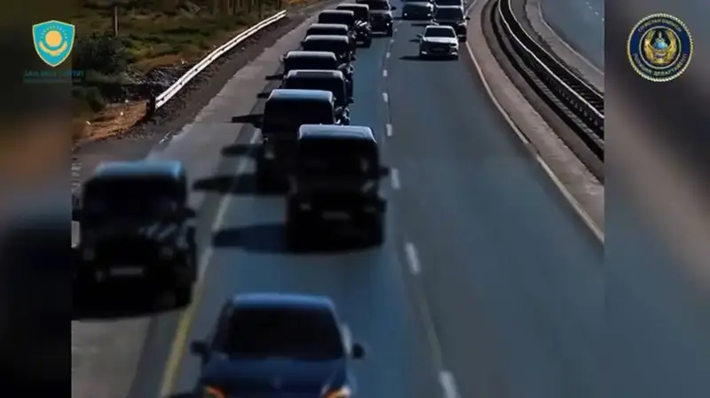 В Туркестанской области полицейские задержали водителей свадебного кортежа за нарушение правил дорожного движения Астане