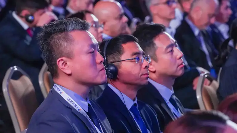 «Казахстан остается открытой и предсказуемой страной для долгосрочных инвестиций» — Олжас Бектенов на полях KGIR-2025 (3)