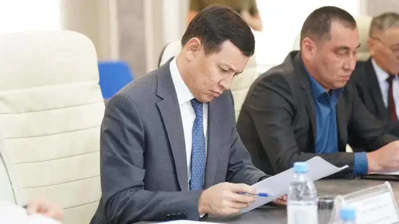 В акимате ВКО рассмотрено дисциплинарное дело по факту нарушения норм служебной этики руководителя управления (5)