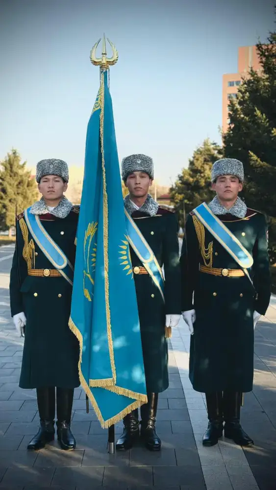 В Астане гвардейцы Национальной гвардии МВД РК провели патриотический флешмоб к Дню Республики Астане