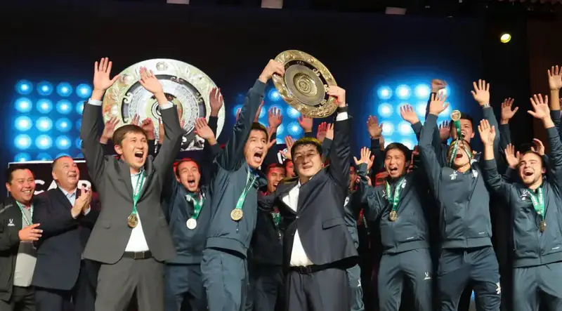 Аким Мангистауской области поздравил футболистов «Каспия» с выходом в Премьер-Лигу (9)