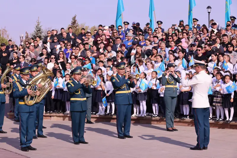 В Жетісу в честь Дня Республики состоялась церемония поднятия Государственного флага (8)