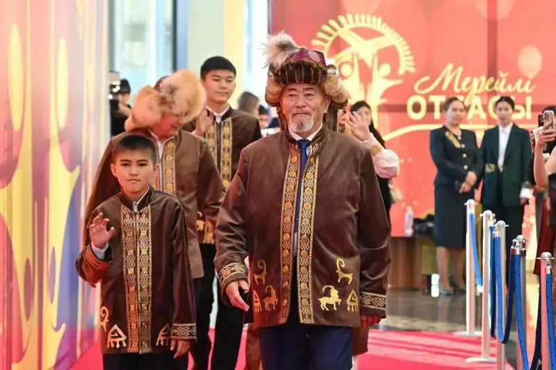«Мерейлі отбасы – 2025»: В Астане наградили 20 образцовых семей Казахстана (2)