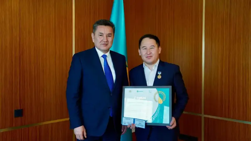 Аким ВКО встретился с призёром республиканского айтыса Сериком Куанганом (3)