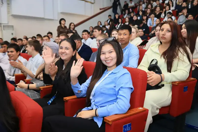 Более 600 молодёжных лидеров Карагандинской области собрал форум SARYARQALAB: AQYL.DAMU.QADAM (5)