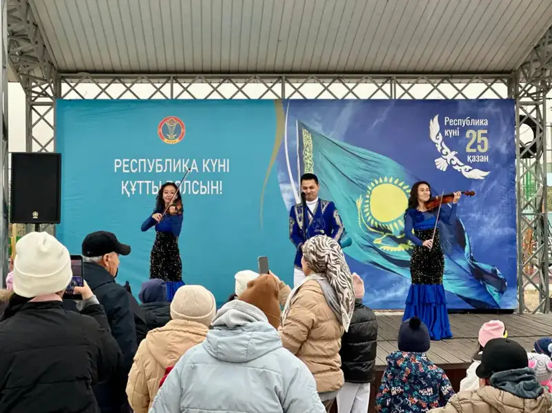 В Астане начались праздничные концерты ко Дню Республики (7)
