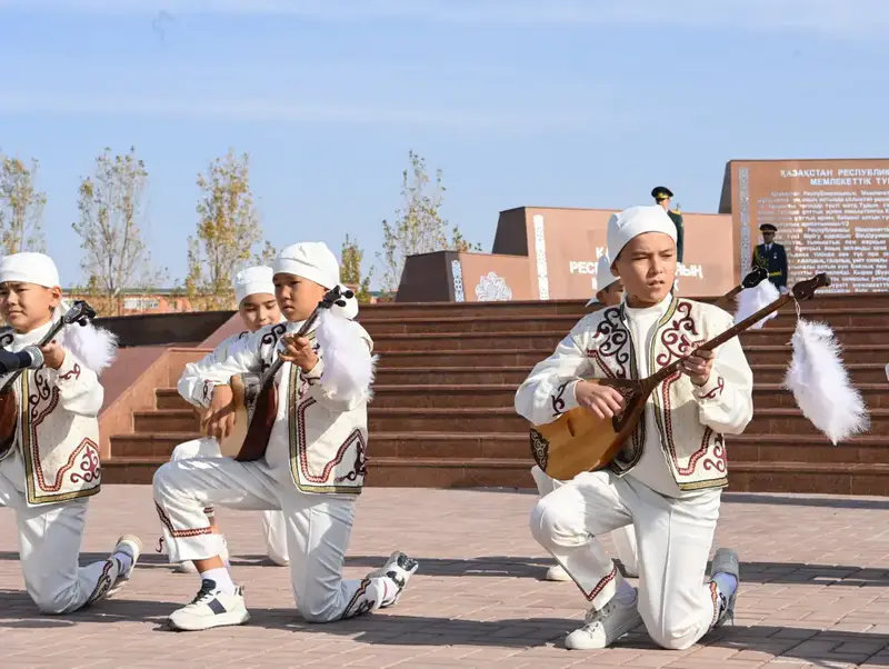 В Кызылорде прошла церемония поднятия Государственного Флага ко Дню Республики (4)
