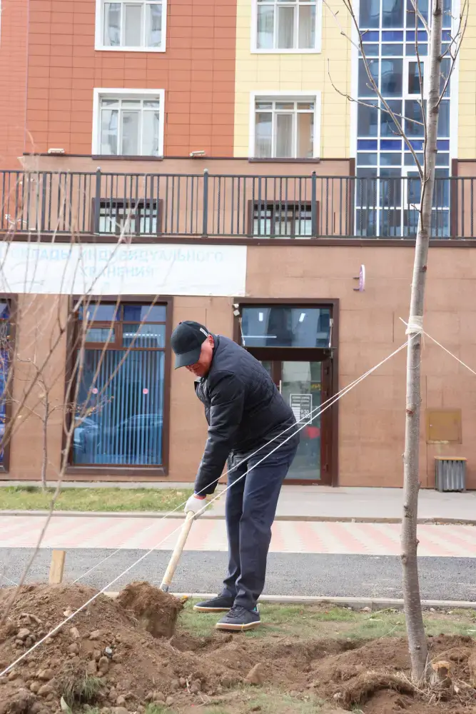 В рамках республиканской экологической акции «Таза Қазақстан» коллектив Высшего Судебного Совета Республики Казахстан принял участие в общегородском субботнике (5)