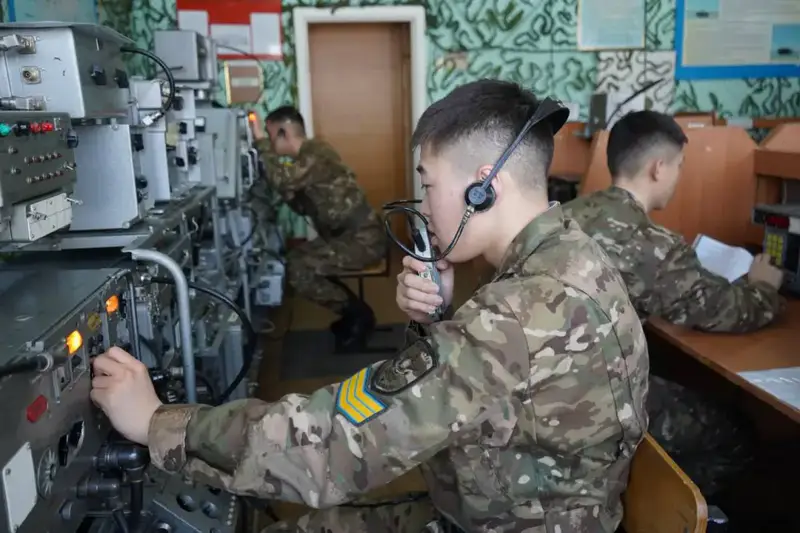 В Вооруженных силах отмечают День военного связиста (8)