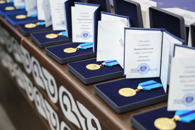 В Министерстве промышленности и строительства наградили 45 сотрудников в честь Дня Республики Астане