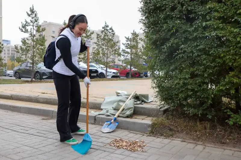 Сотрудники Министерства промышленности и строительства активно участвуют в субботнике в рамках акции «Таза Қазақстан» (9)