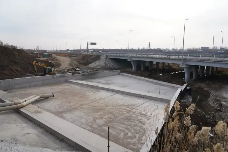 Рабочая поездка акима области в Шортандинский район: развитие инфраструктуры и встреча с ветераном труда (5)