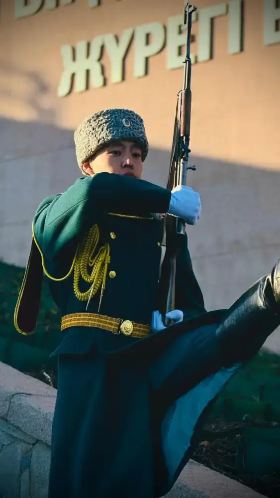 Рота почётного караула Национальной гвардии МВД РК отметила День Республики в особом формате (2)