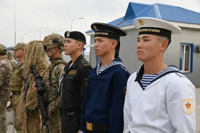 В воинских частях Актау и Бейнеу побывали столичные журналисты (2)