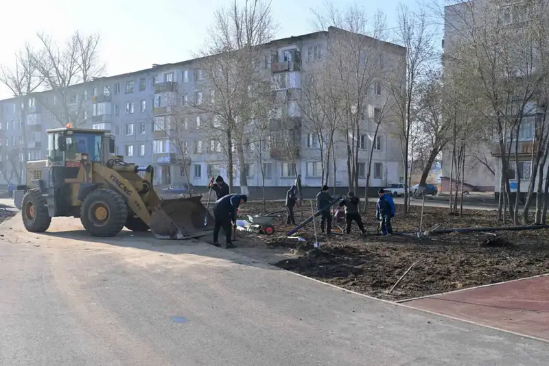 В Семее в микрорайоне «Юность» строится современное общественное пространство (10)