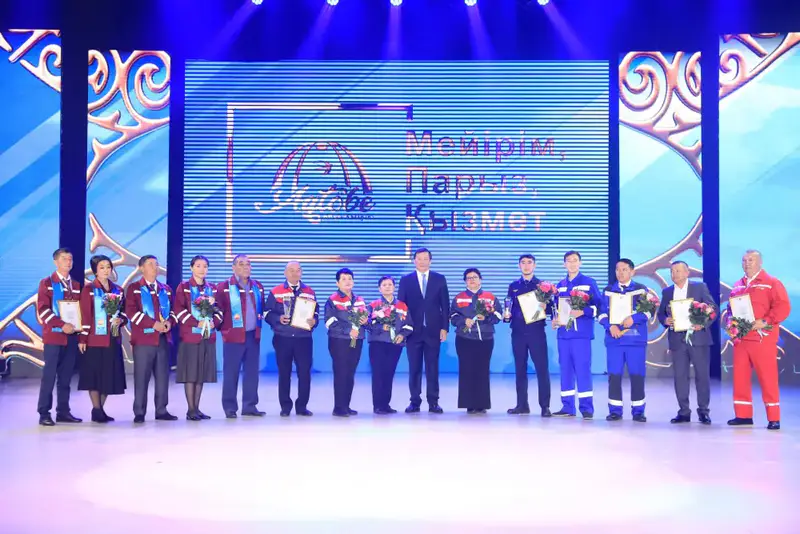 В Актобе более двух тысяч специалистов системы социальной защиты были удостоены признания и уважения (7)