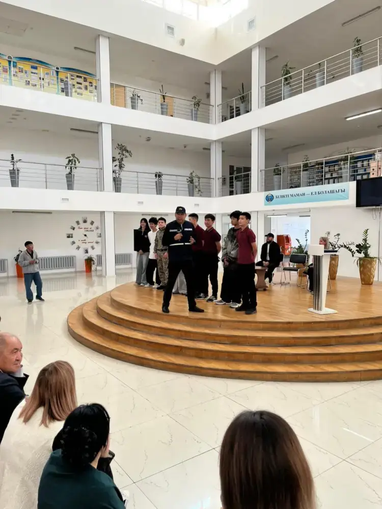 Известные жители столицы вместе с полицейскими рассказывают о вреде наркотиков молодежи Астаны (2)