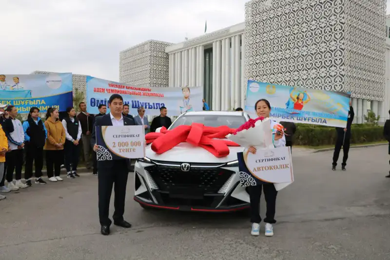 В ТУРКЕСТАНСКОЙ ОБЛАСТИ ПОДАРИЛИ ЧЕМПИОНКЕ МИРА ШУГЫЛЕ УМИРБЕК АВТОМОБИЛЬ (4)