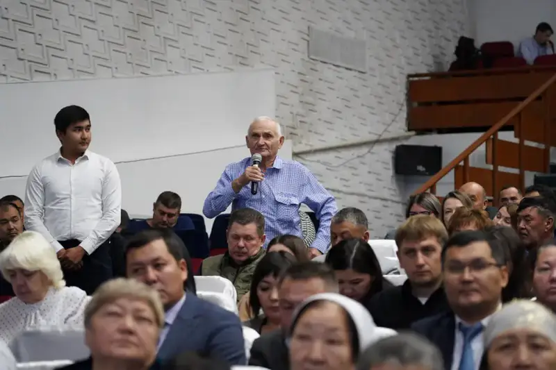 Марат Ахметжанов обсудил с жителями Атбасарского района итоги уборочной кампании и вопросы развития региона (6)