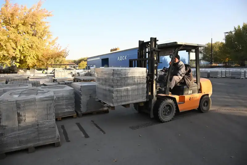 Поддержка местных производителей и единый стиль благоустройства - аким Алматы посетил предприятия и объекты Жетысуского района (2)