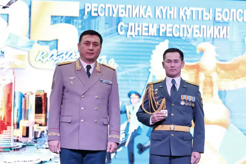 Вручены награды военнослужащим Национальной гвардии (4)