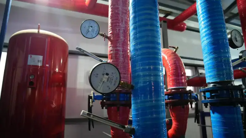 Аким ВКО ознакомился с работой центральной котельной в селе Таврия (4)