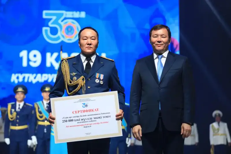 В Актобе прошла торжественная церемония, посвященная 30-летию службы по чрезвычайным ситуациям (8)