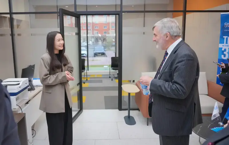 Лорд Алдердайс ознакомился с кампусами Coventry University и Cardiff University в Астане (2)