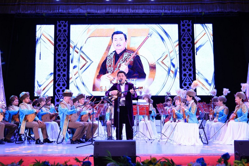 В Караганде поздравили с юбилеем народного артиста Казахстана Кайрата Байбосынова (6)