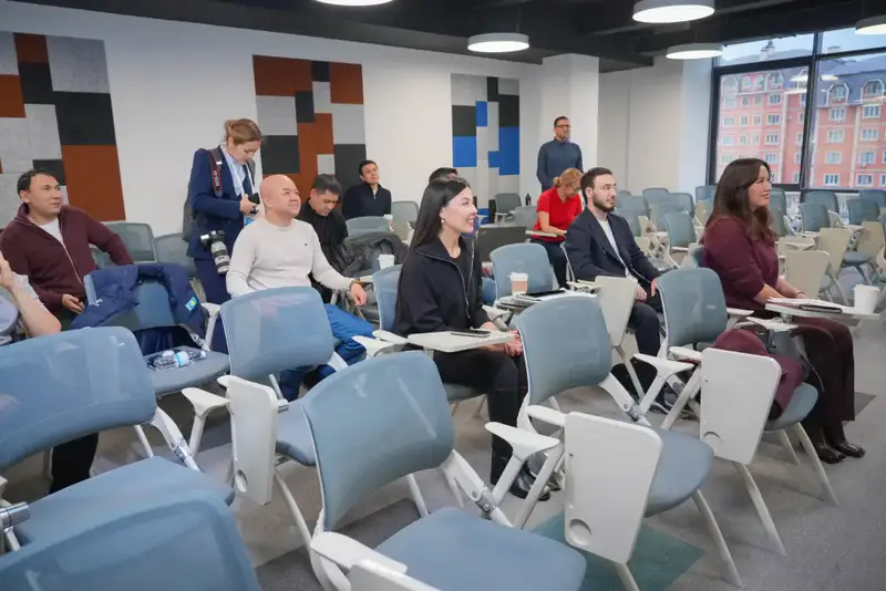 Лорд Алдердайс ознакомился с кампусами Coventry University и Cardiff University в Астане (4)