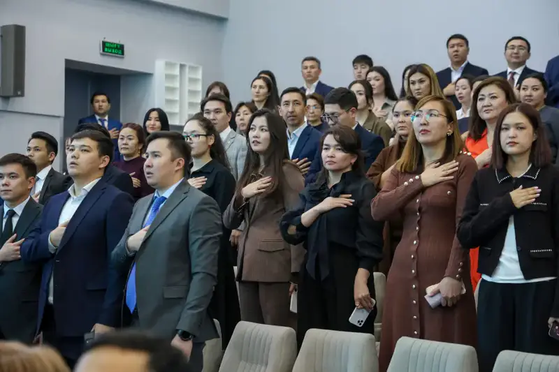 В Министерстве промышленности и строительства провели торжественную церемонию в честь Дня Республики (4)