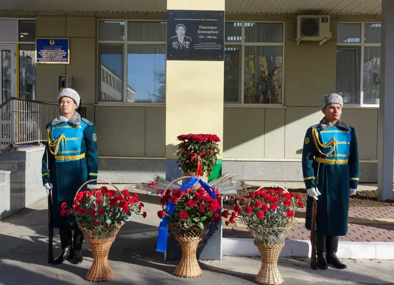 В столичной школе почтили память героя войны Рахимжана Кошкарбаева (6)