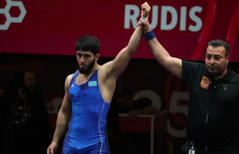 Казахстанский борец Омар Сатаев завоевал бронзовую медаль на чемпионате мира U23 в Сербии Астане