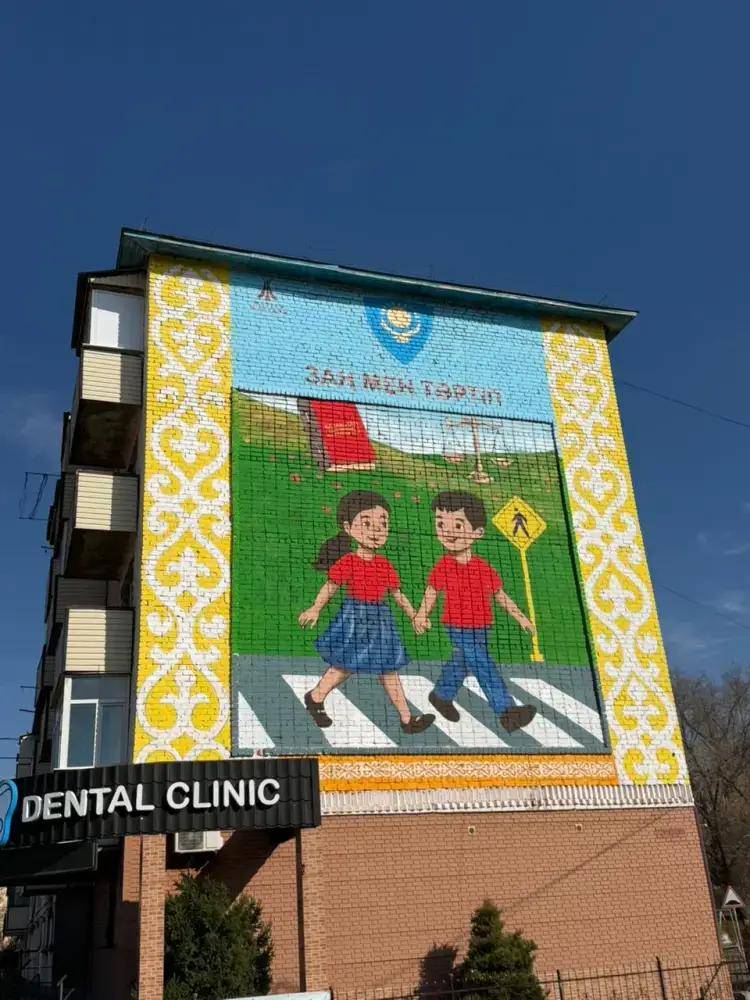 «Таза Қазақстан», «Заң және Тәртіп», «Адал Азамат»: в Жетісу создали тематические муралы (4)