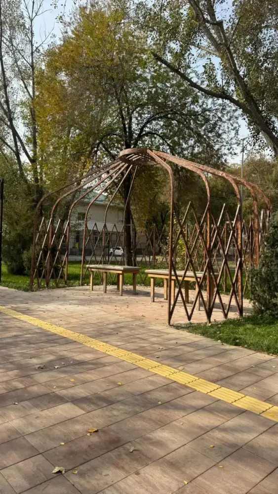 В Алматы ко Дню Республики завершено благоустройство двух пешеходных зон Жетысуского района (4)