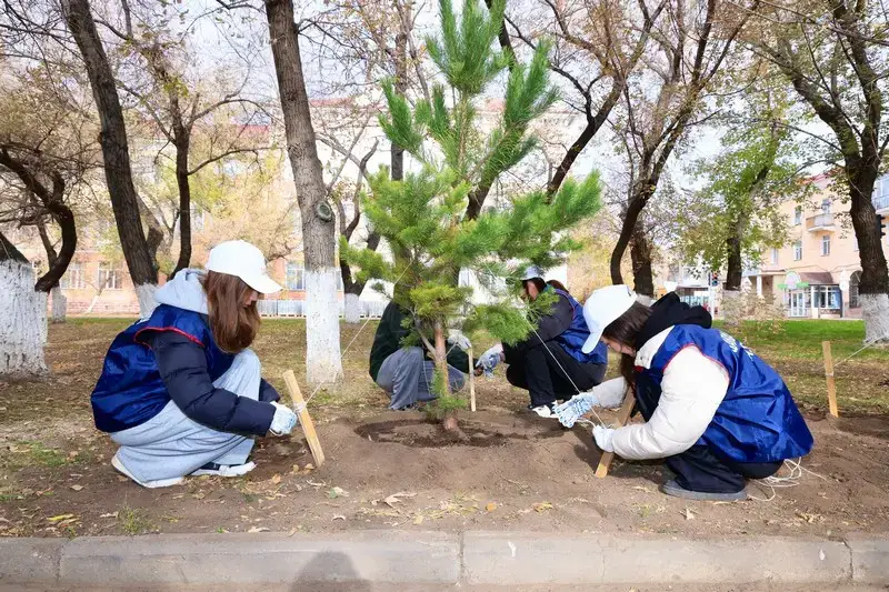 Общенациональный субботник «Таза Қазақстан»: в Карагандинской области высадили 10 тысяч деревьев (7)