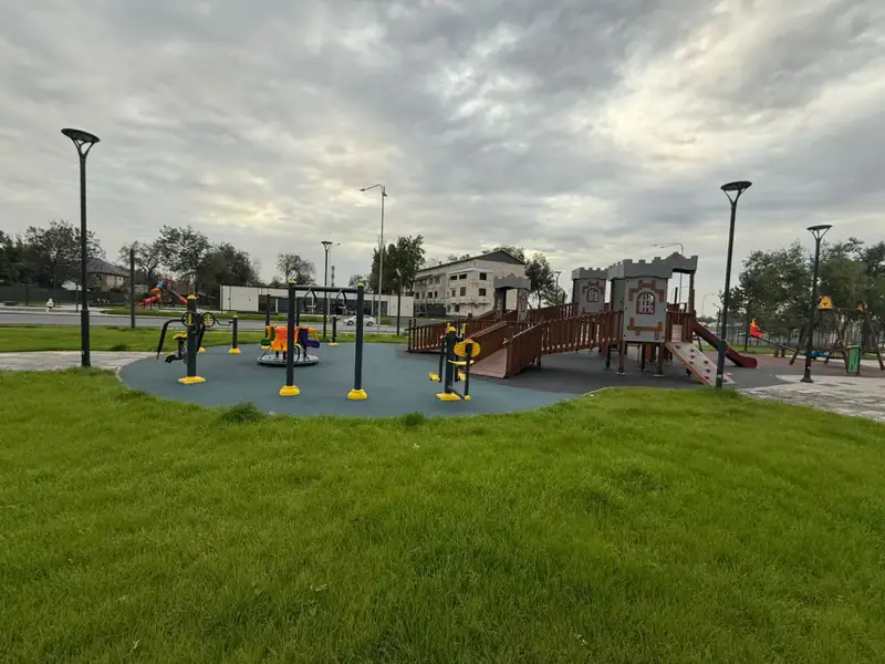 Двор на Калдаякова: от скуки к веселью! Астане